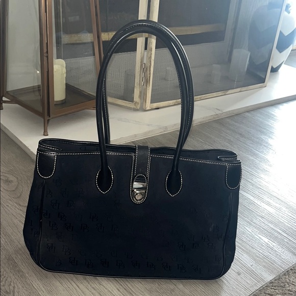 Dooney & Bourke Elegant Black Handbag